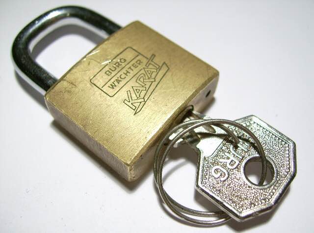 鍵を掛けられてることに