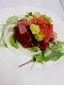 限定ハワイアンメニューもご用意しました。 写真はアヒポキ(マグロのハワイ風ヅケ料理)